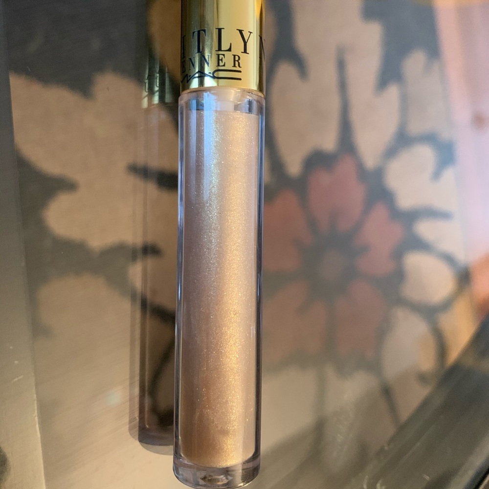 🦚4/$20 - MAC Caitlyn Jenner Collection - “Kindness”